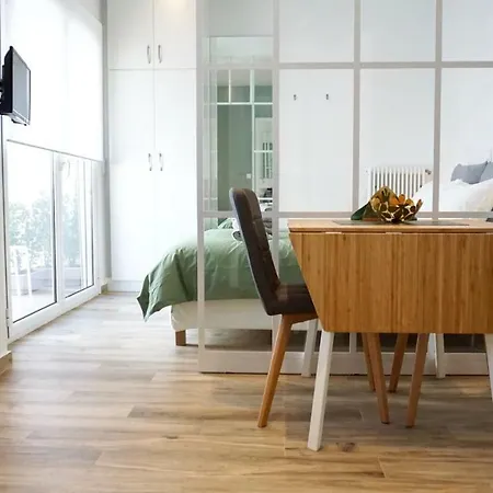 Warm & Cozy Studio In *